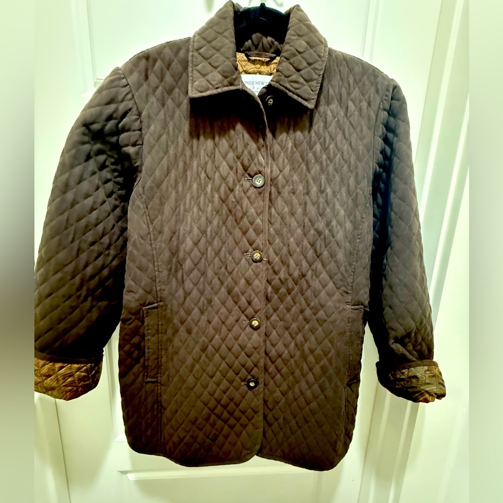 Jones New York Quilted 5 Button Jacket. Size M